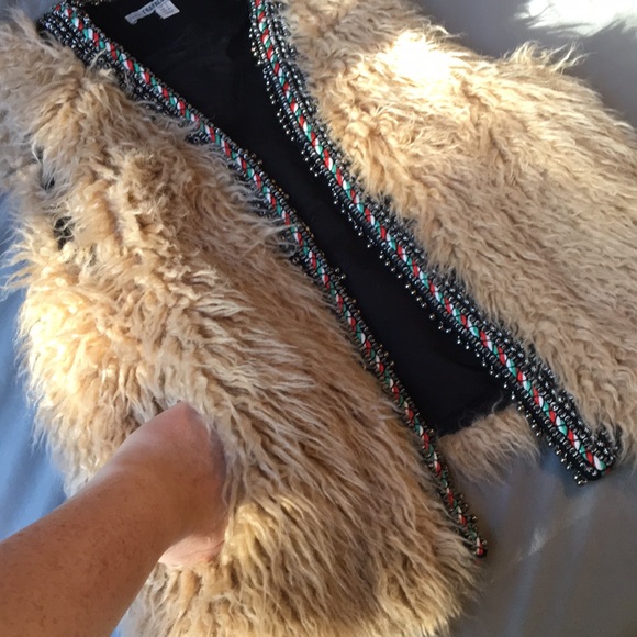 Faux fur vest - Picture 4 of 6